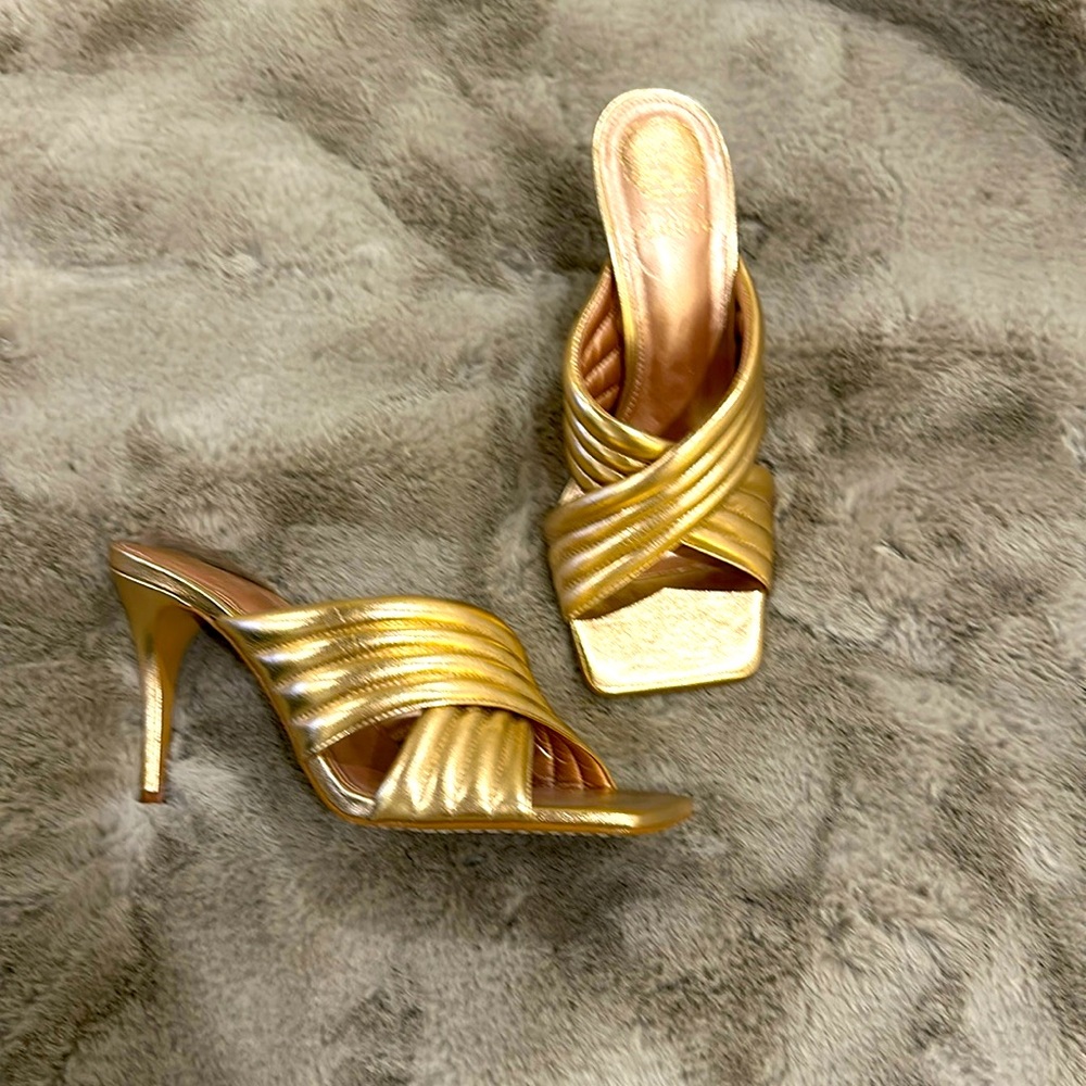 Vince Camuto Gold slides